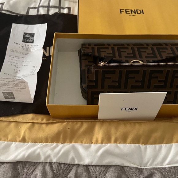 Fendi crossbody - Picture 2 of 7